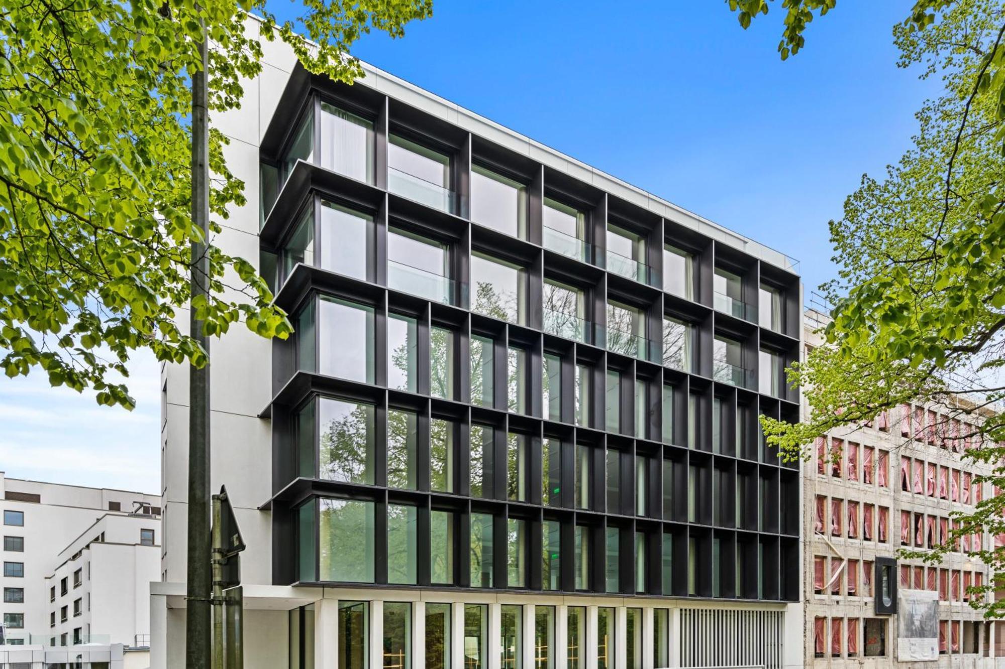 Chic 80sqm Luxe Apt - Heart Of City