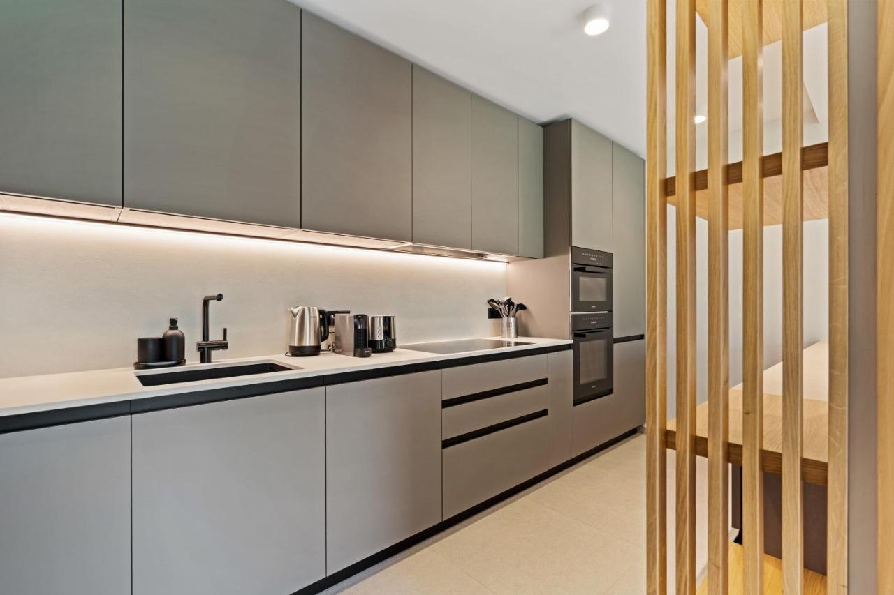 Chic 80sqm Luxe Apt - Heart Of City