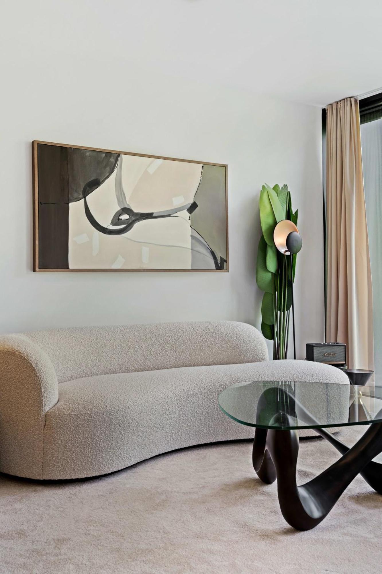 Chic 80sqm Luxe Apt - Heart Of City Apartment