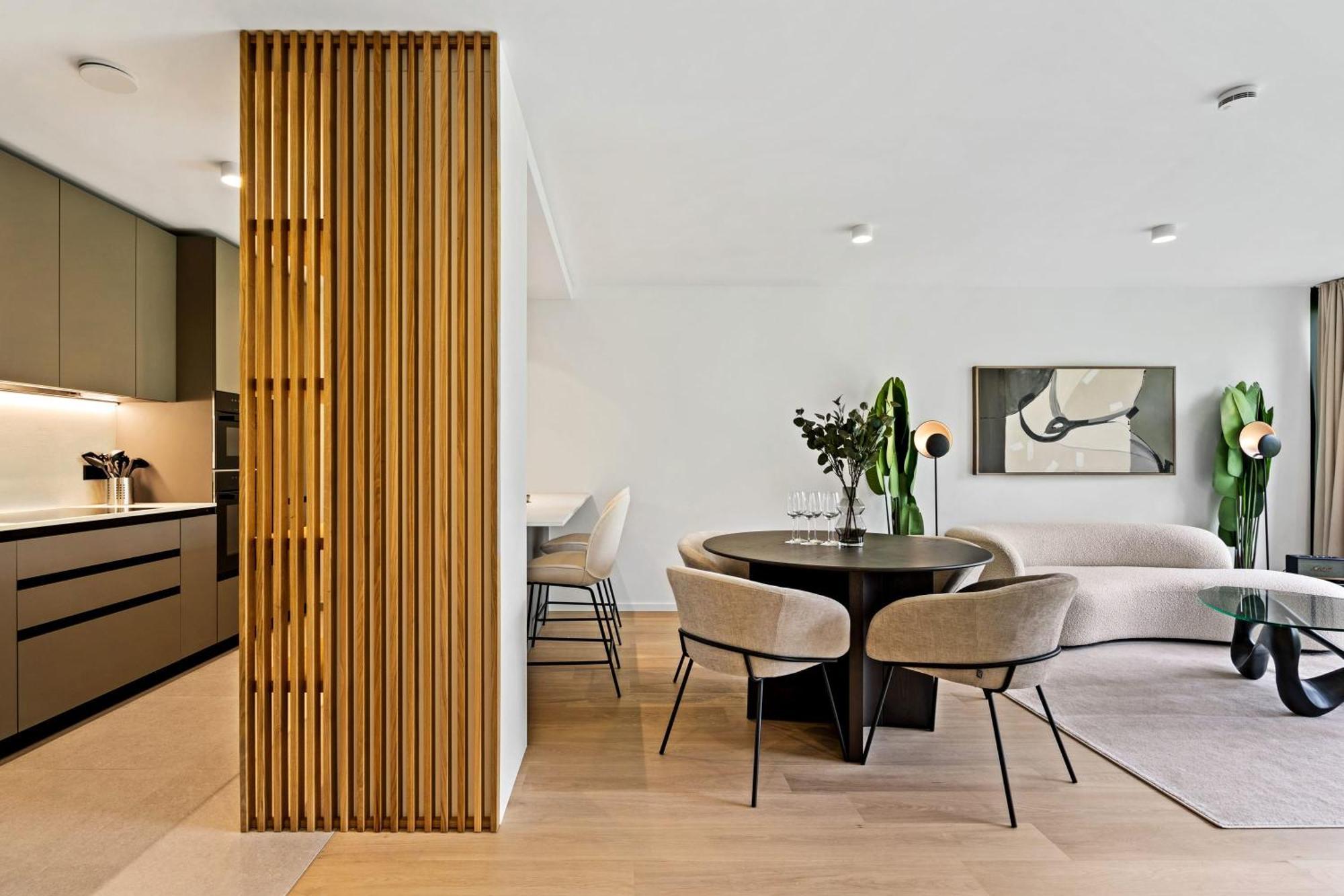 Apartment Chic 80sqm Luxe Apt - Heart Of City