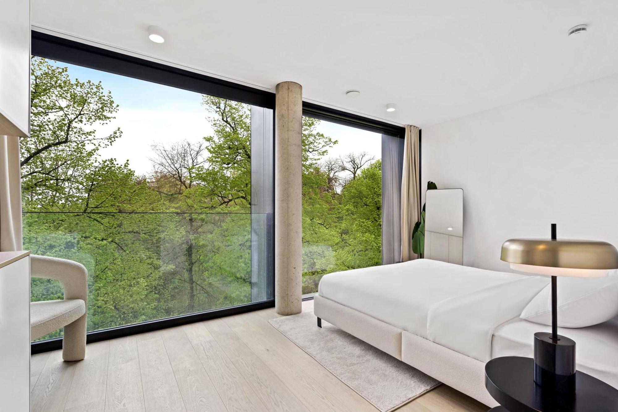 Chic 80sqm Luxe Apt - Heart Of City